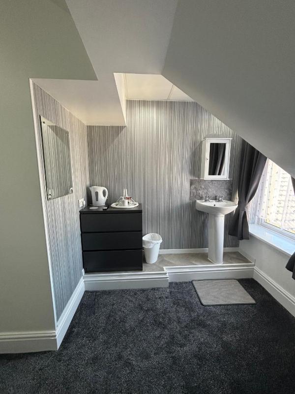 Comfort Triple Room with Shower image 3