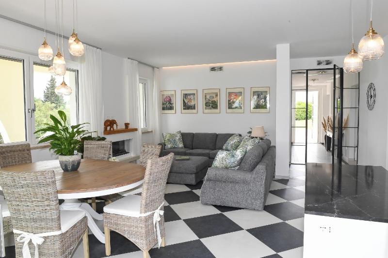 NEW Villa Tosca - image 16