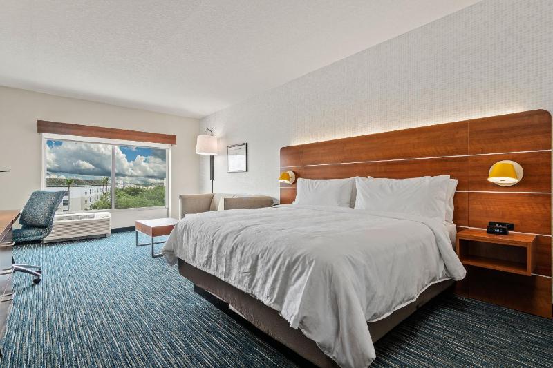 King Suite with Sofa Bed image 4