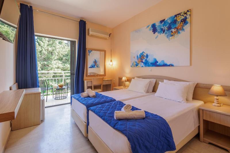 Standard Twin Room image 2