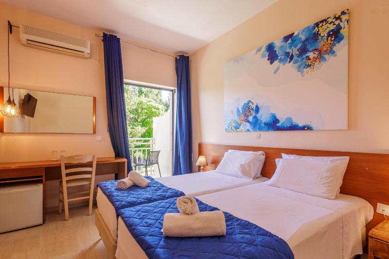 Twin Room image 3