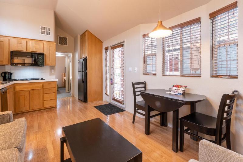 One-Bedroom Cottage image 2