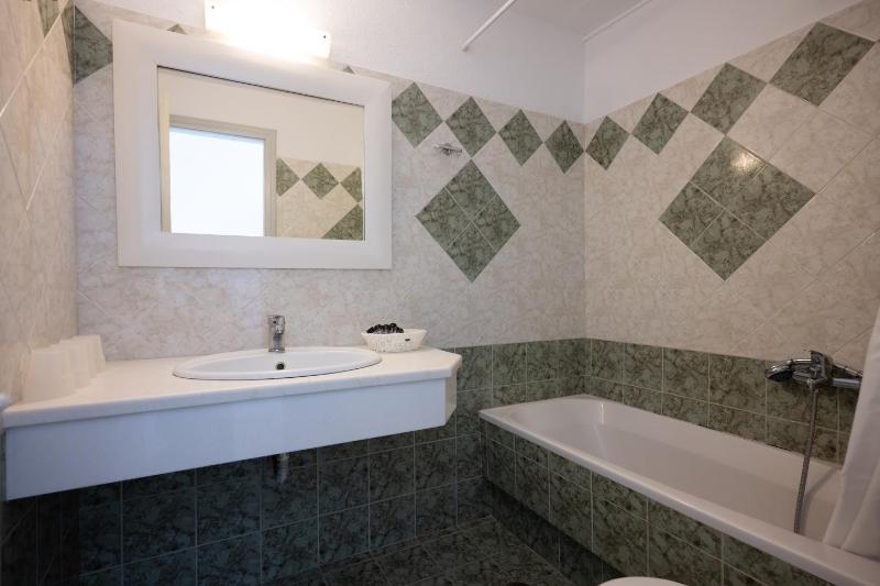 Quadruple Room image 3