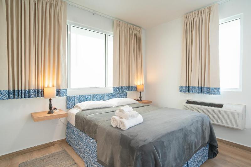 Deluxe Queen Room image 1