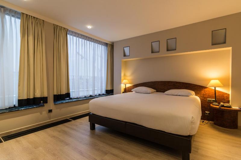 Deluxe Double or Twin Room - incl. romantic arrangement image 1