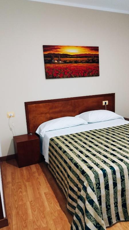 Double or Twin Room image 3