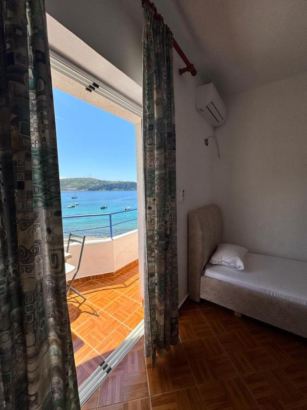 Coastal Bliss Apartment - image 5