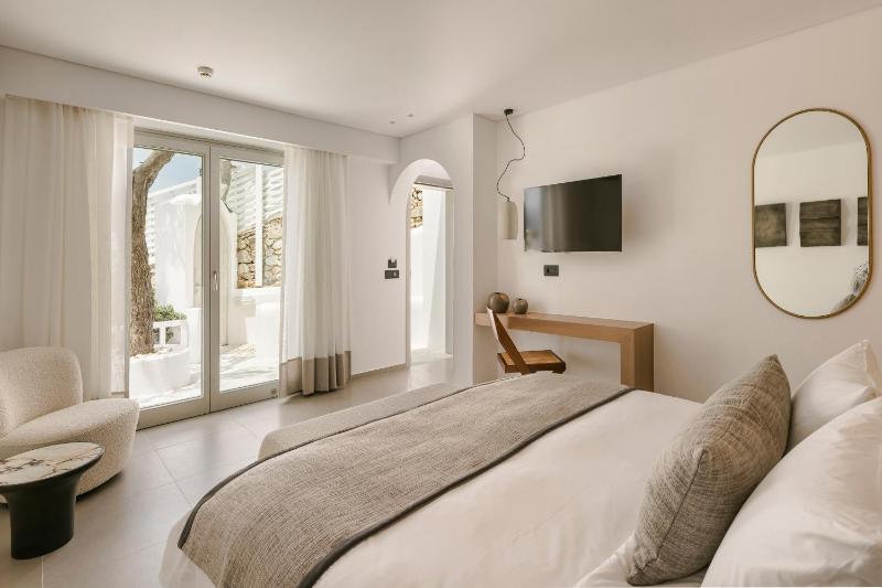 Mykonos Suite with Plunge Pool image 1