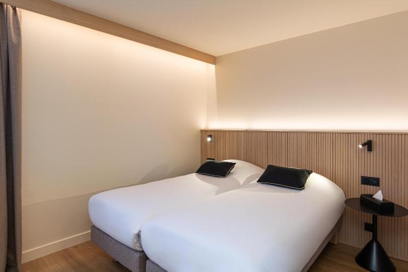 Standard Triple Room image 3