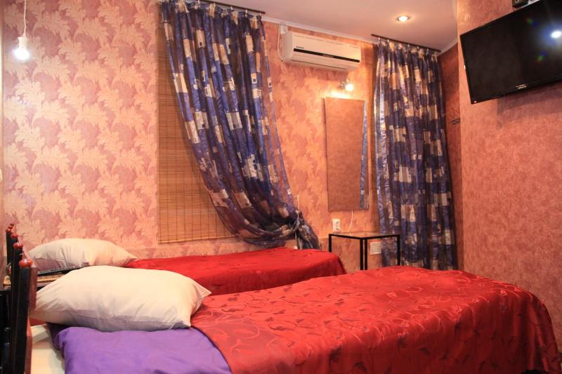 Twin Room with Extra Bed image 4