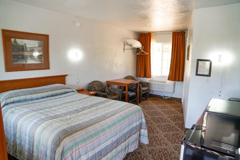 Queen Room image 4