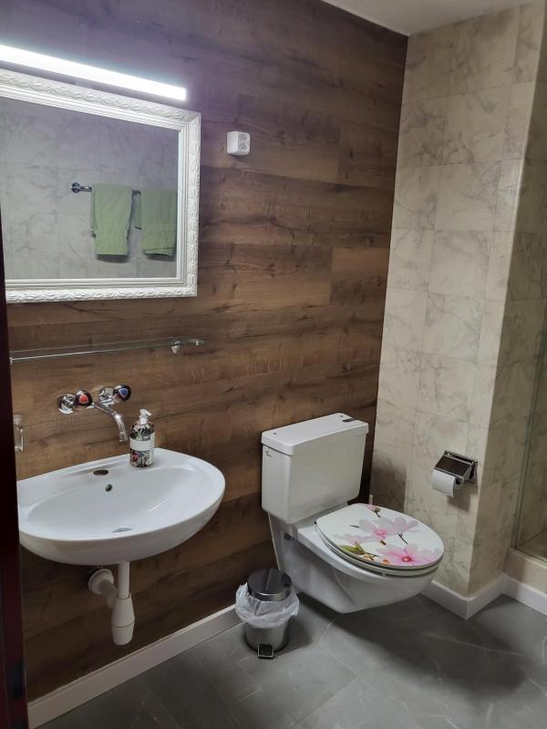 Double Room with Lake View image 3