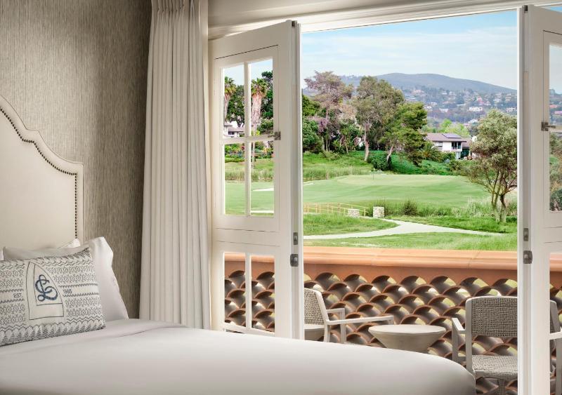 Golf View 1 King Bed image 3