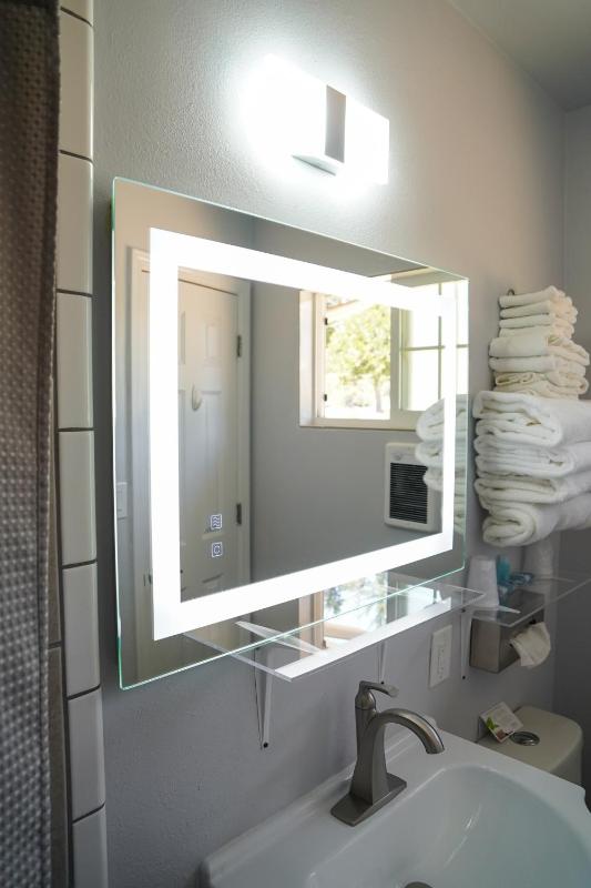 King Room image 3