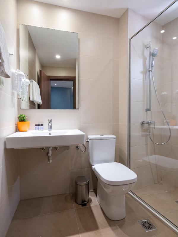 Double Room image 2