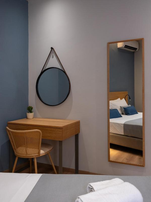 Double Room image 3