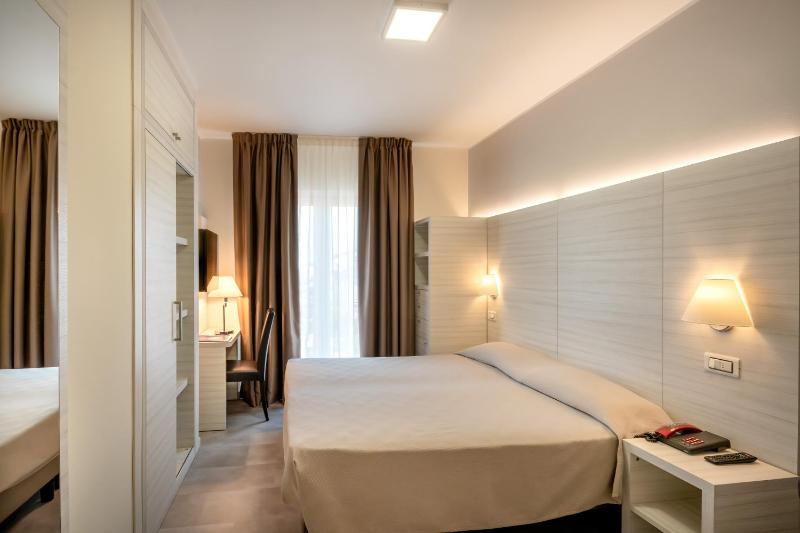 Classic Double or Twin Room image 1