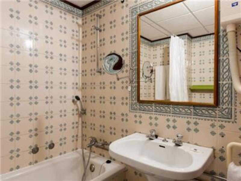 Superb Apartments 2 Bedroom - image 4