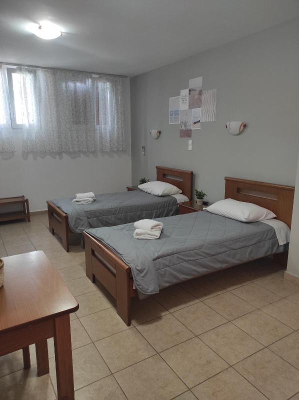 Semi-Basement Twin Room image 1