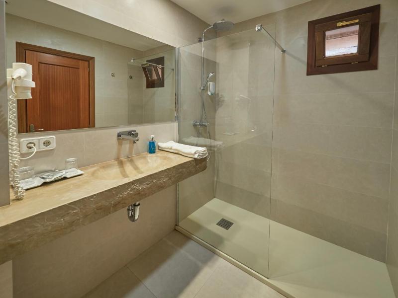 Suite with terrace - Ground Floor image 3