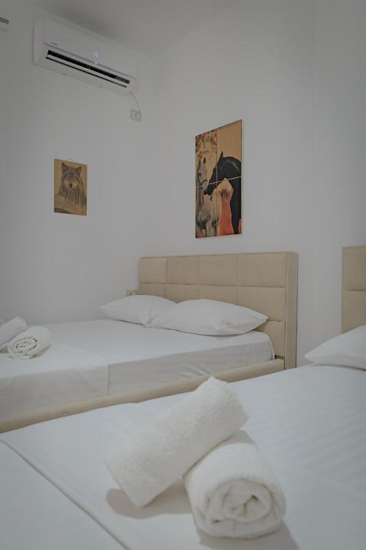 Deluxe Triple Room image 1