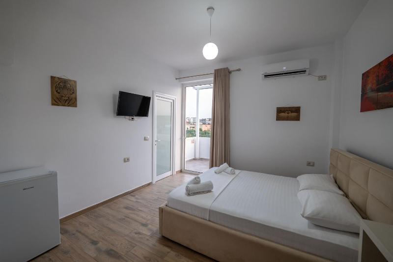 Deluxe Triple Room with Sea View image 4