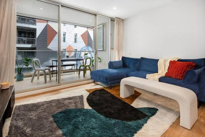 Cityscape on Morphett - Central CBD Stay with Pool - image 1