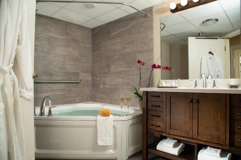 Suite with Spa Bath image 3