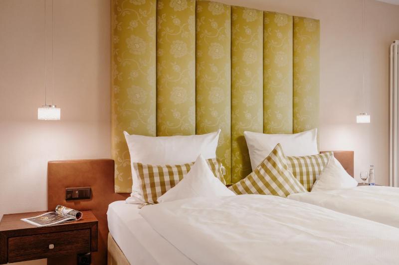 Classic Double Room with Balcony image 1