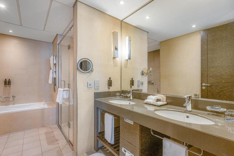 Premium Twin Room with Balcony, 15% Off on F&B image 4