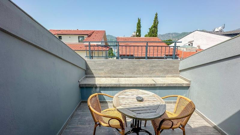 Double Room with Extra Bed image 2