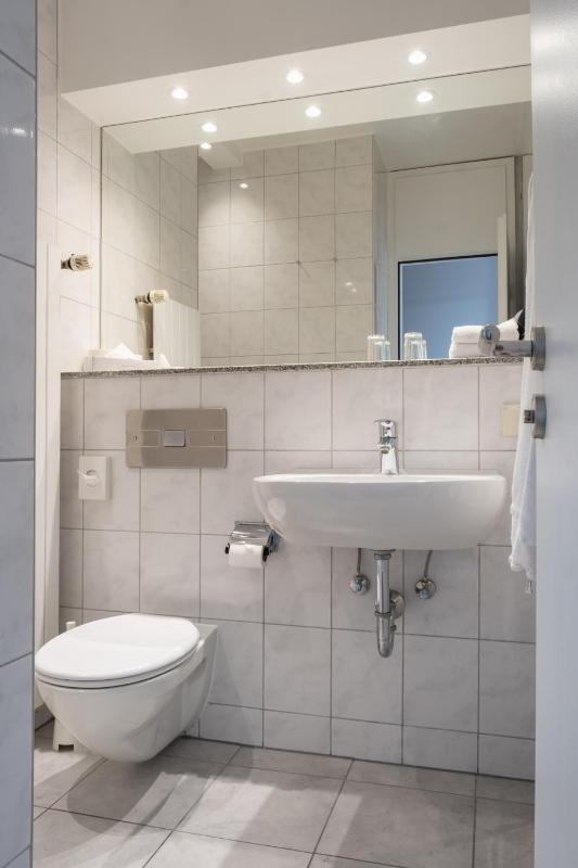 Standard Double Room image 2
