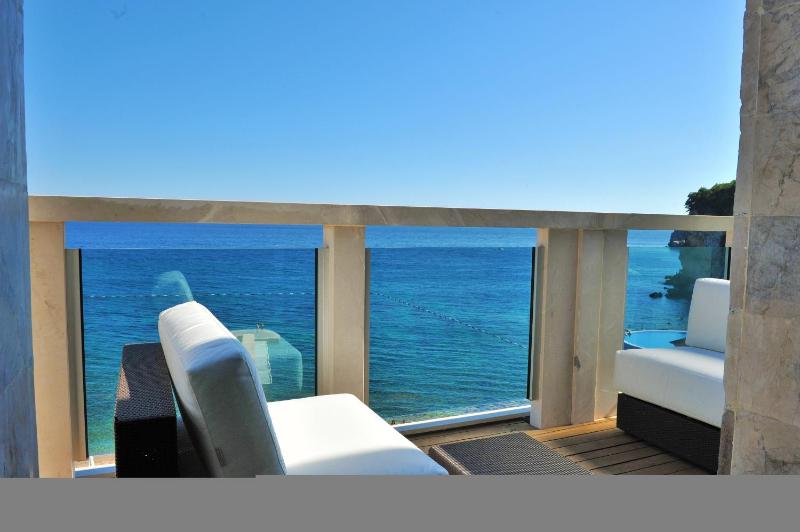 Luxury Suite with Sea View image 1
