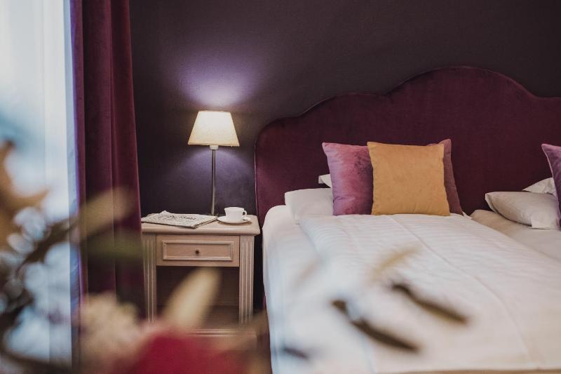 Standard Double Room image 3
