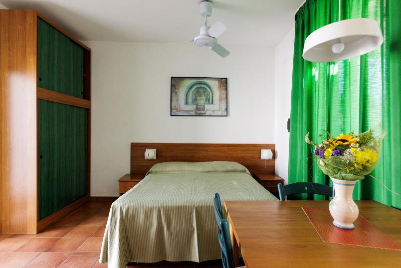 Studio Apartment image 3