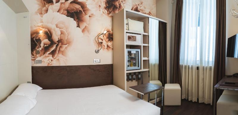 Superior Double Room image 3