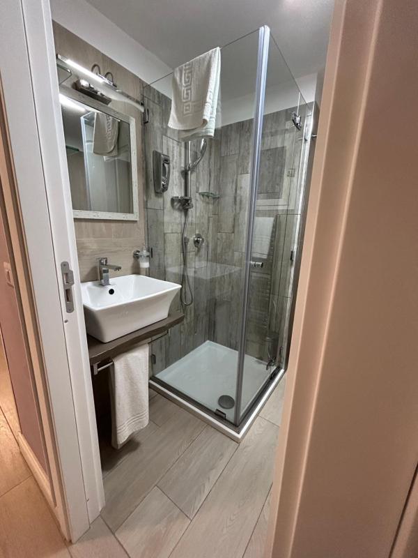 Standard Double Room image 1