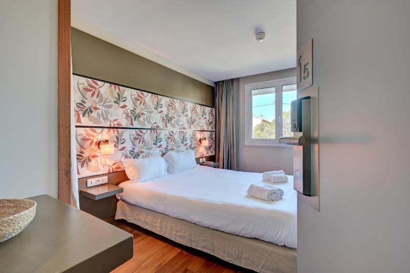 Double Room image 3