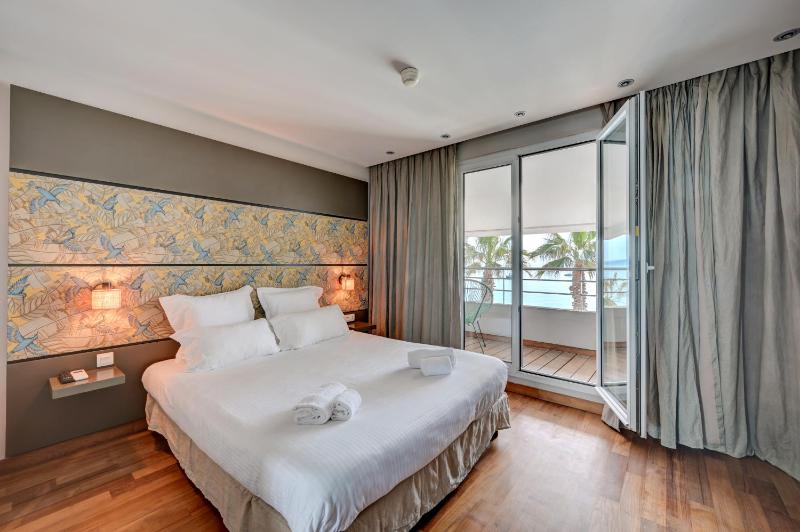 Premium Double Room with Sea View image 4