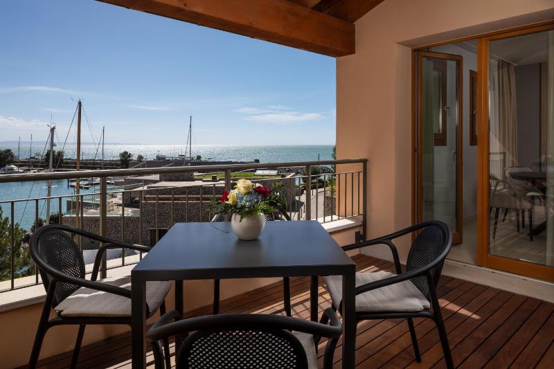 Apartment 2 bedrooms with Marina View image 3