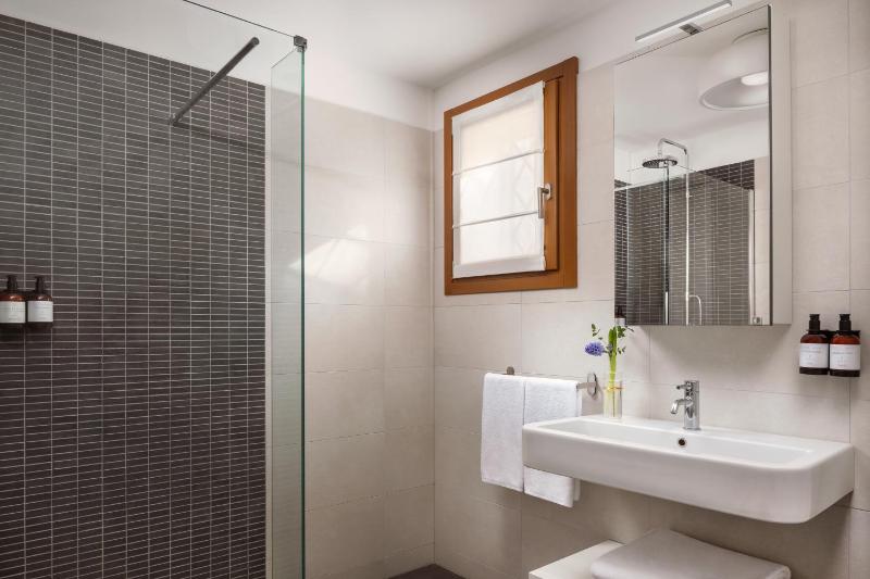 Apartment 2 bedrooms with Terrace and Marina View with Extra Bed (3 Adults + 2 Children) image 3