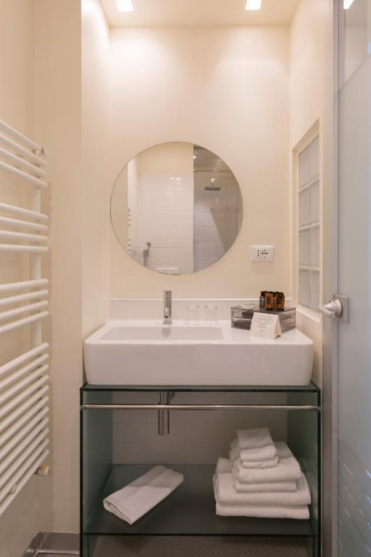 Standard Double Room image 2