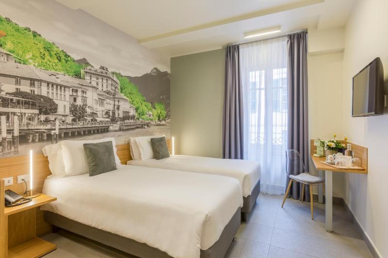 Deluxe Double Room image 1