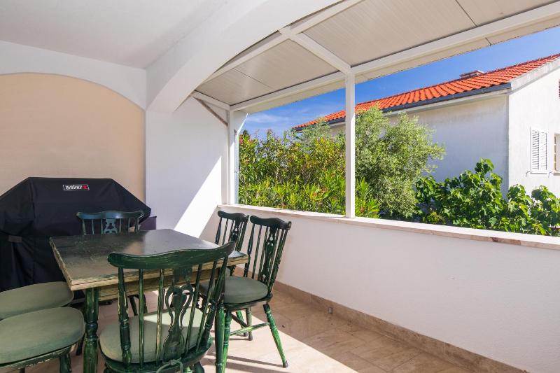 Apt DION with garden and terrace just 200m from the beach - image 6