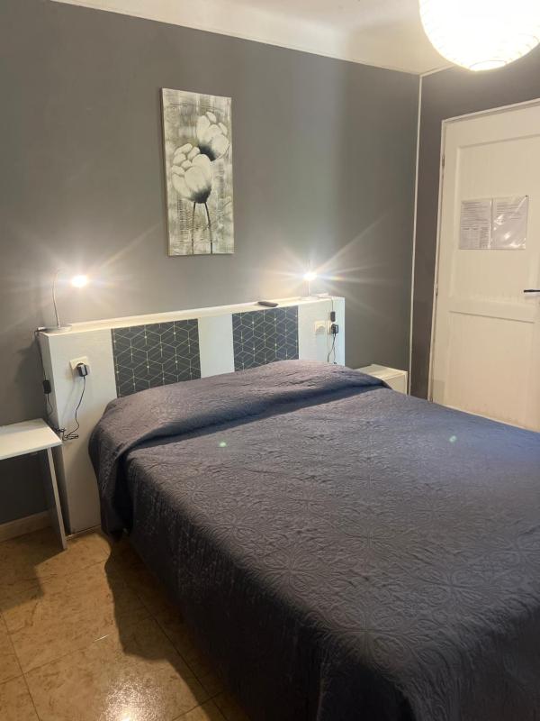 Standard Double Room with Fan image 2