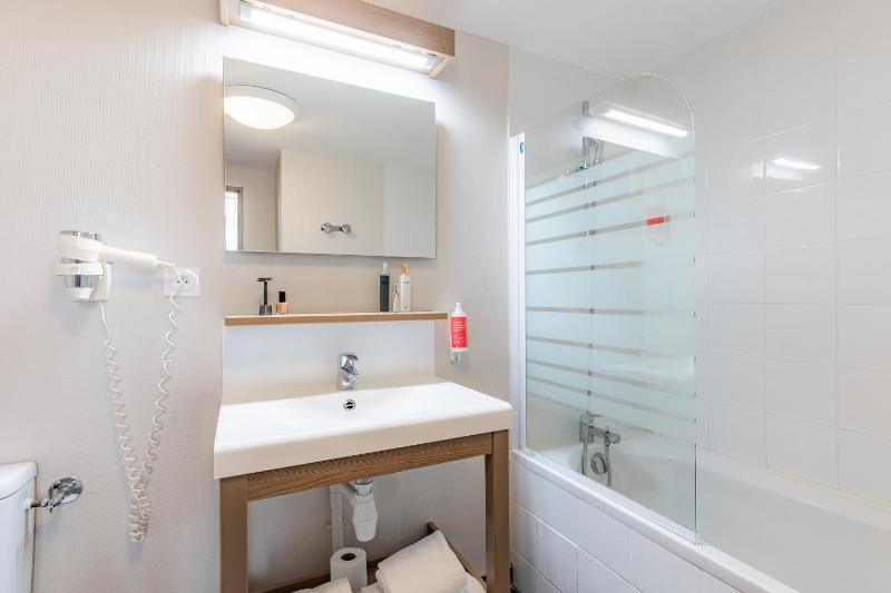 Large One-Bedroom Apartment image 1