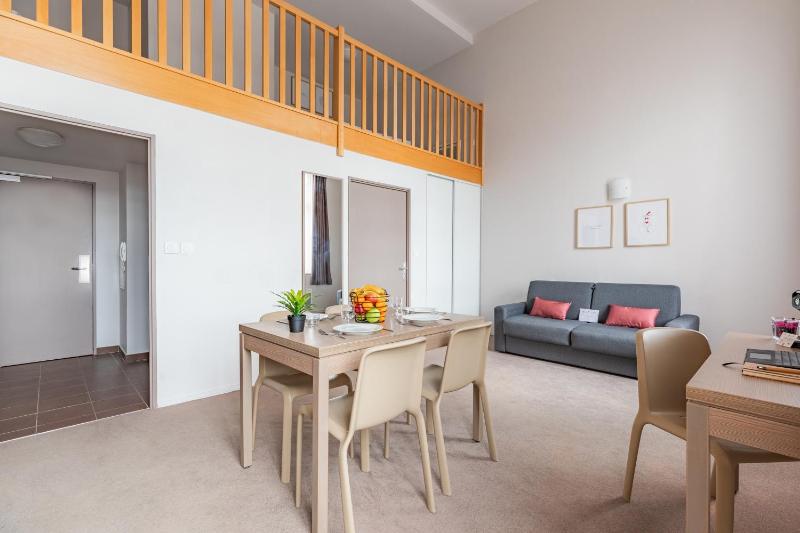 Large One-Bedroom Apartment image 3