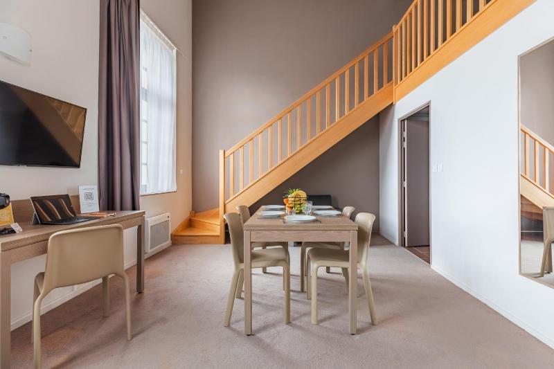 Large One-Bedroom Apartment image 4