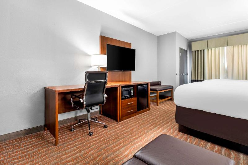 King Suite - Non-Smoking image 3