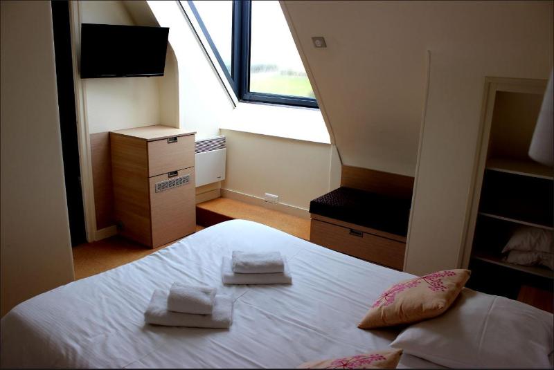 Standard Double Room image 3